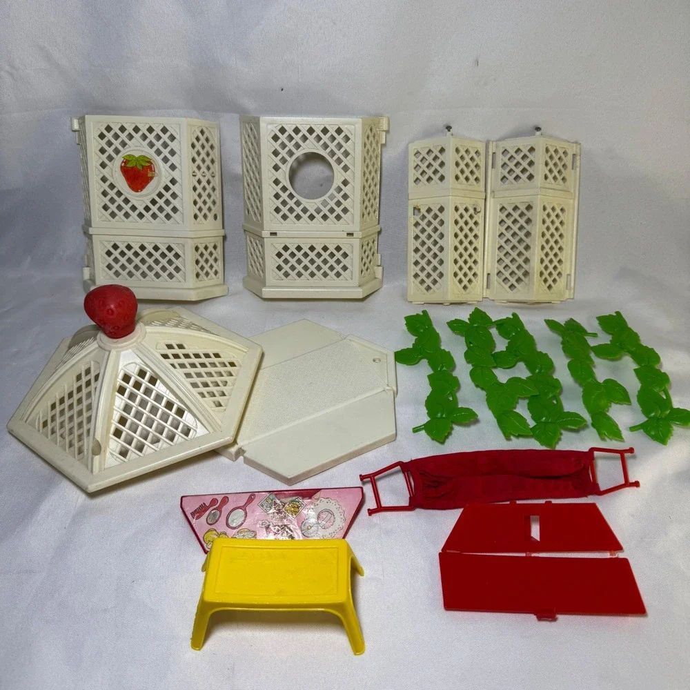 Vintage Kenner Strawberry Shortcake Garden Gazebo Berry Merry Worm Parts Lot